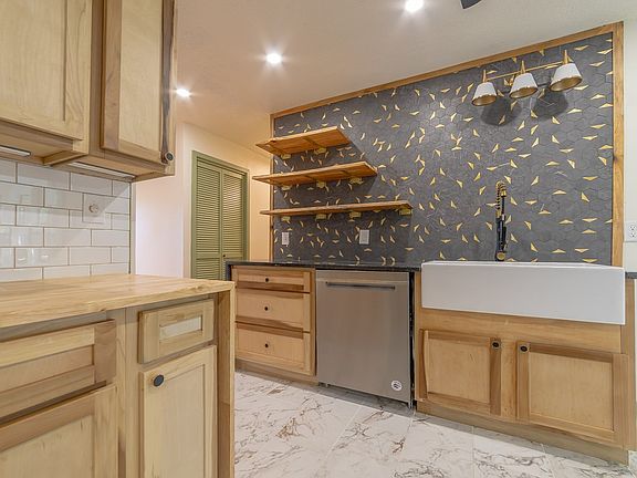 3rd image of 1287 Hillwood Dr
