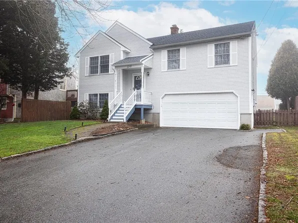 130 King Phillip St, Portsmouth, RI 02871