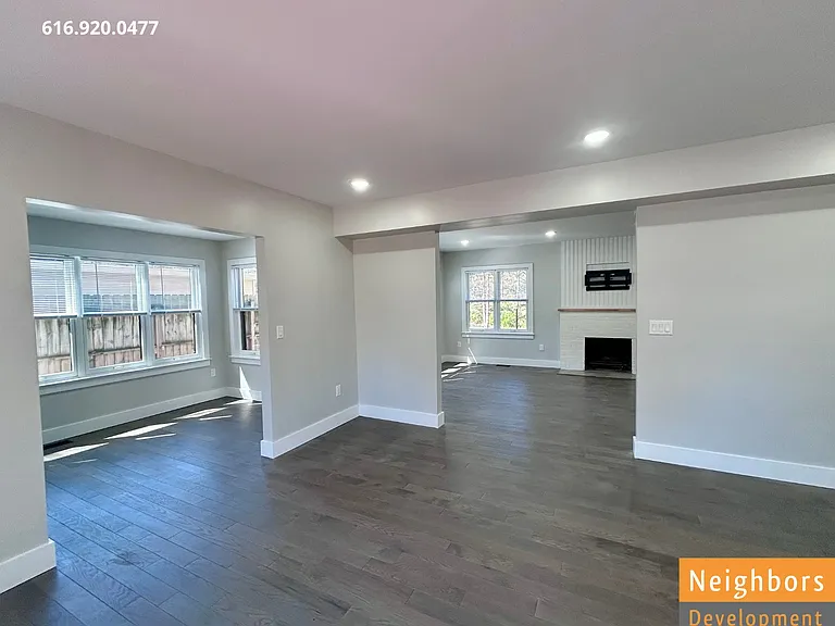 2390 Crestview Dr SW — Photo 8