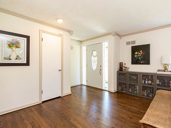 3rd image of 1532 Southwood Ave
