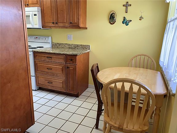 3rd image of 129 Brittany Ct