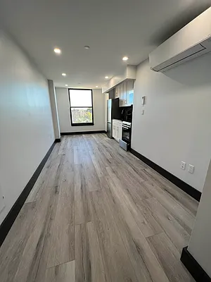 Rented by Delmark Realty LLC | media 6