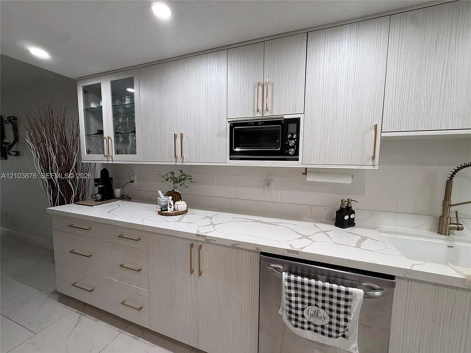 Lake Village Condo — Photo 4