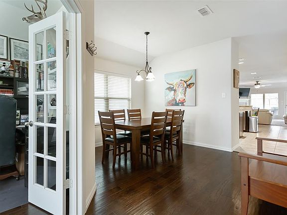 2nd image of 1613 Meadow Trail Ln