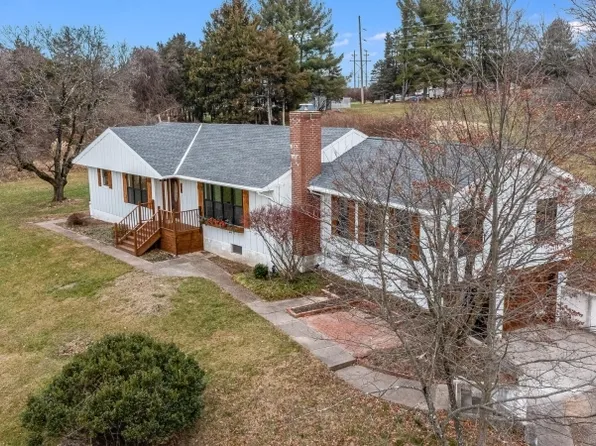 13 Maple Ave, Frenchtown Boro, NJ 08825