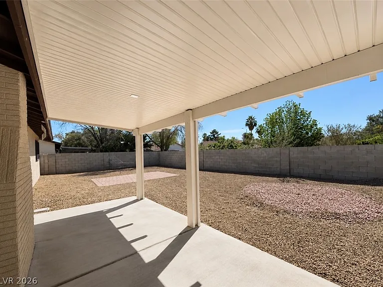6491 W Viking Rd — Photo 4