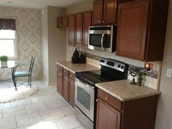 3rd image of 2505 W 75th Ter