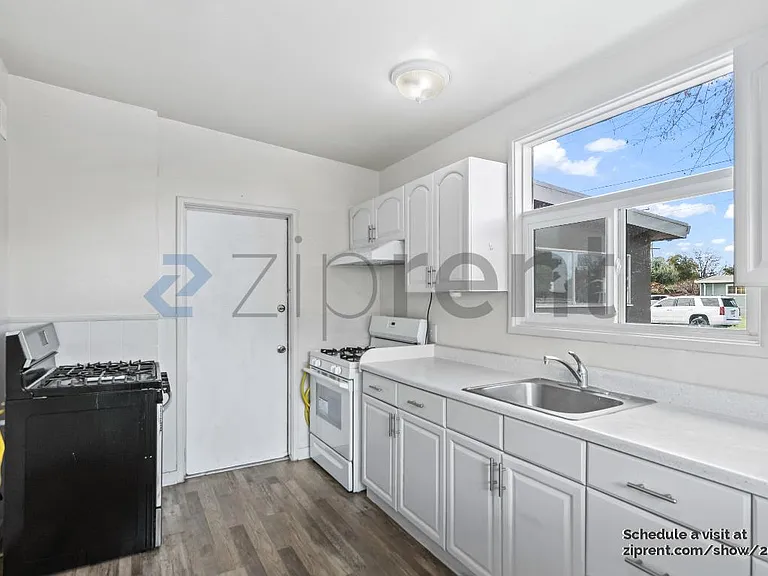 2802 Georgetown St — Photo 11