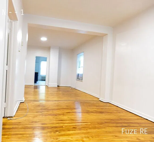Updated 3 Bedroom with Private Fenced Yard & In Unit Laundry! — Photo 4