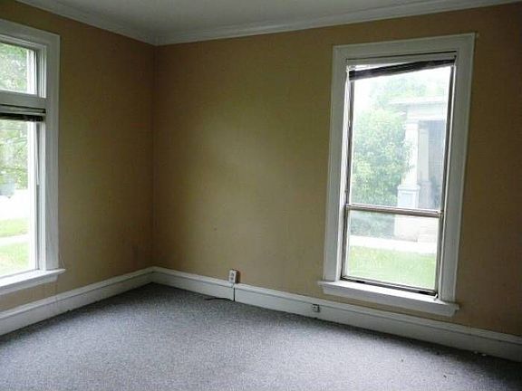 4th image of 327 E Downington Ave
