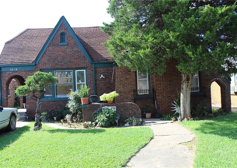 1st image of 1016 NE 15th St