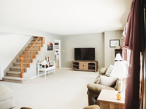 4th image of 827 4th Ave S