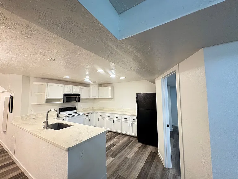 1026 N 1100 W — Photo 10
