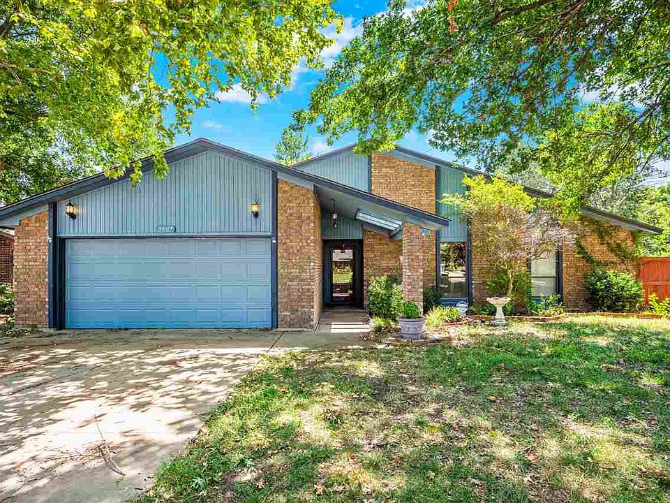 1st image of 2807 NE Scottsdale Cir
