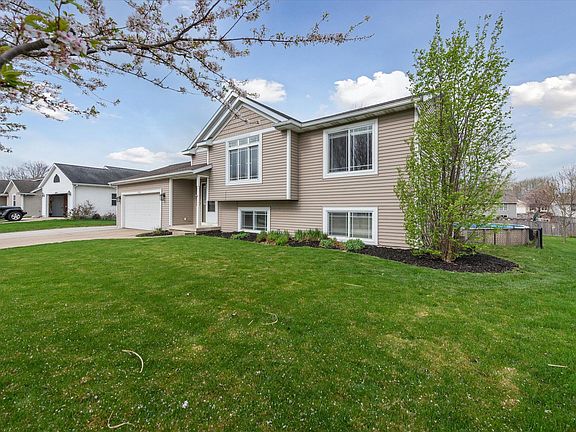 2nd image of 10789 Douglas Dr
