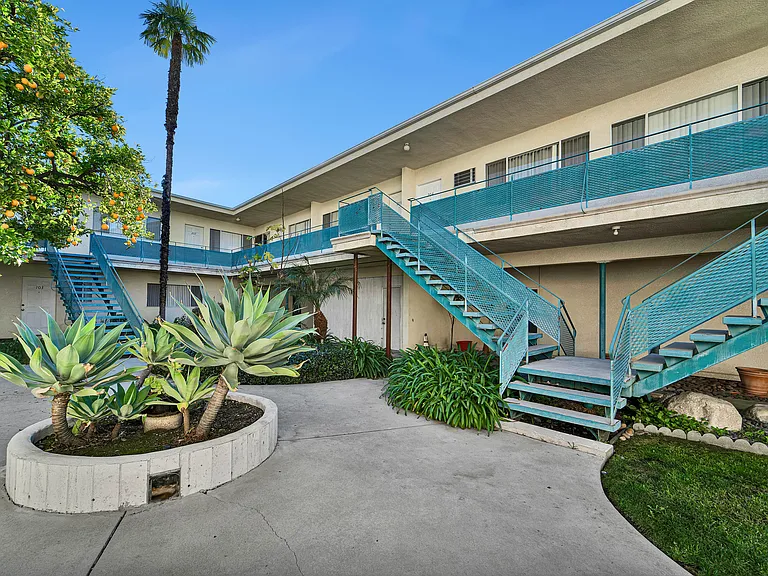 4320 Mammoth Ave #209 — Photo 7