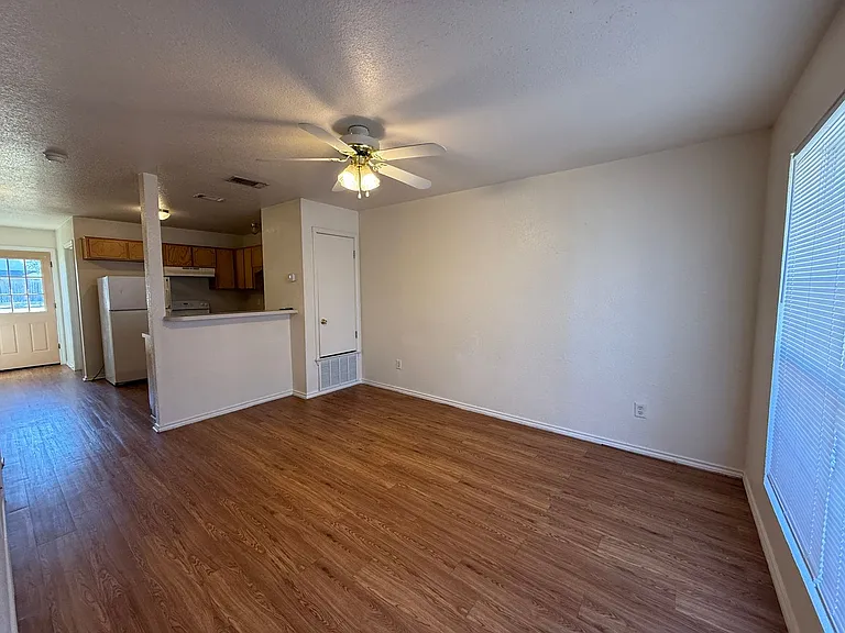 4504 Alan Kent Dr — Photo 4