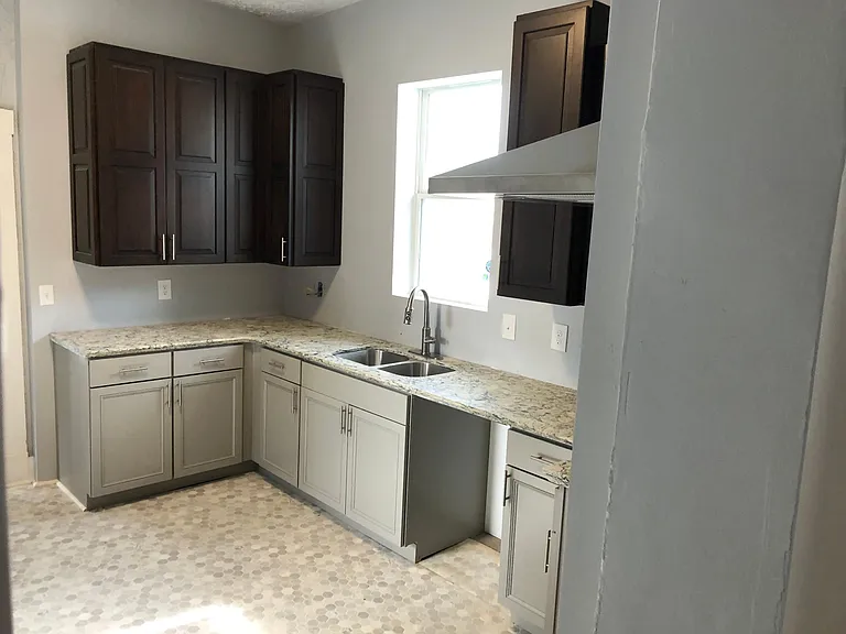 1406 E Kelly St — Photo 3