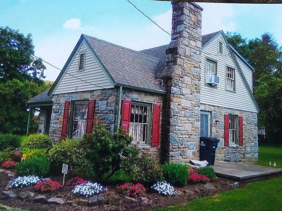 2nd image of 58 Rose Ave