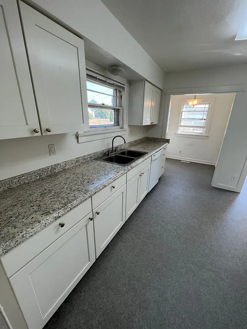 3bd/1ba Craftsman in Tacoma — Photo 4