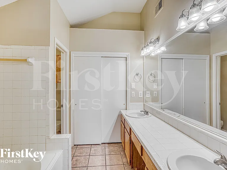 18614 Seaton Dr — Photo 15