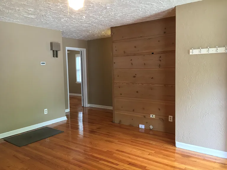 1610 E Cairo St — Photo 5