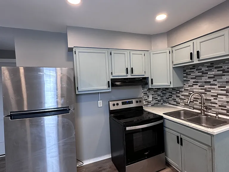 408 New Grove St #2 — Photo 3