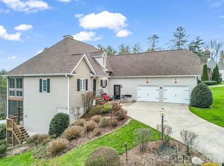 29 Spring Heights Ct, Hendersonville, NC 28791
