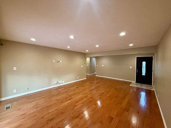 5th image of 10701 Hale Pl #10701