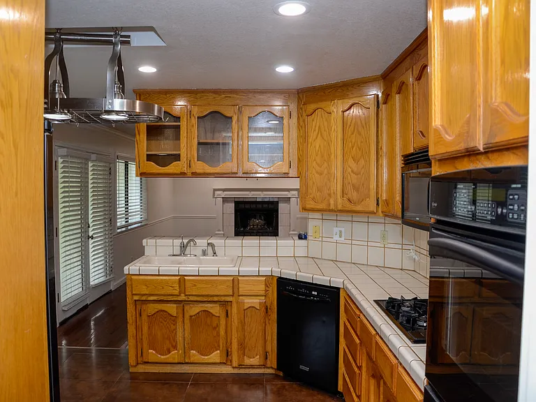 1800 Nora Dr — Photo 4