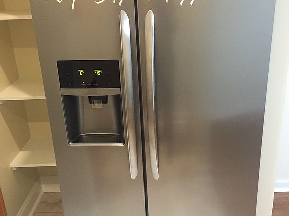 4th image of 527 40th St APT 1R