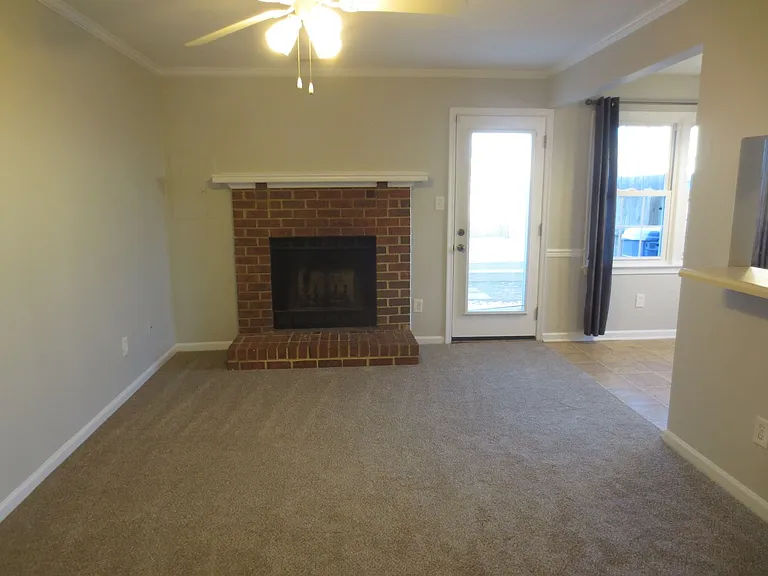 1619 Mantane Arch — Photo 7