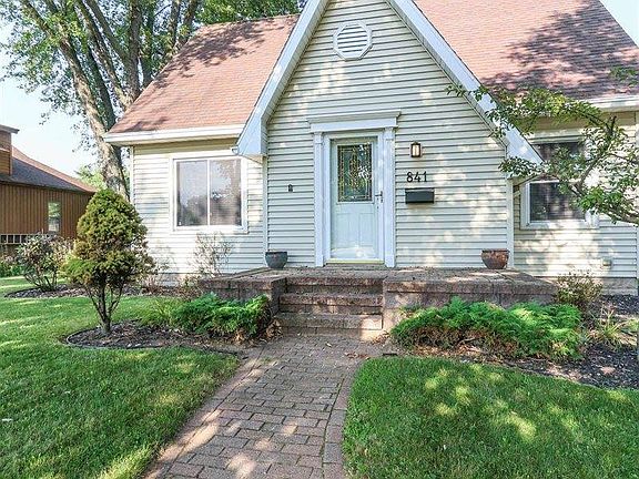 3rd image of 841 Wisconsin River Dr