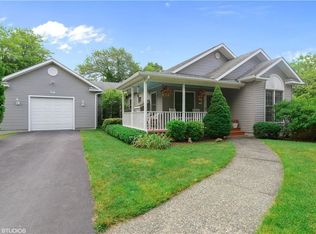 18 Mohawk Trl, Narragansett, RI 02882