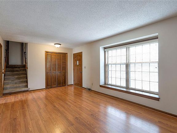 5th image of 1202 W Elm St