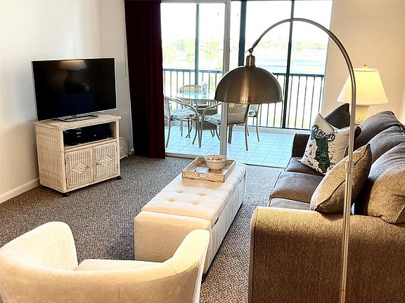 3rd image of 40 NE Plantation Rd APT 410