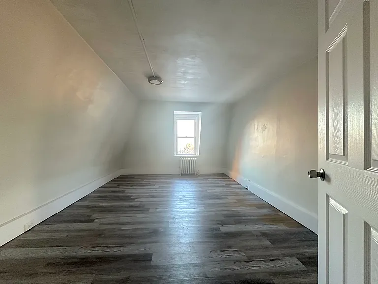 275 Grand St #3 — Photo 8