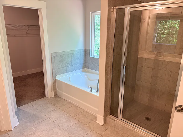 370 Crestbrook Ln — Photo 23