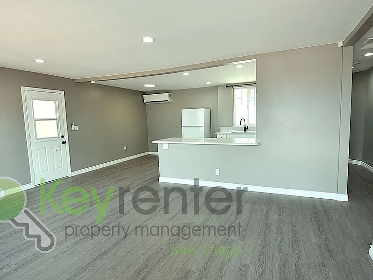 652 N Cuyamaca St N — Photo 3