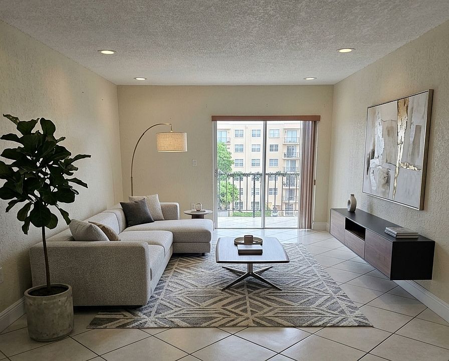 1st image of 1900 W 54th St APT 422