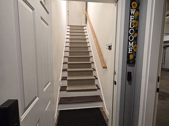 5th image of 8031 McIntyre Ln NE