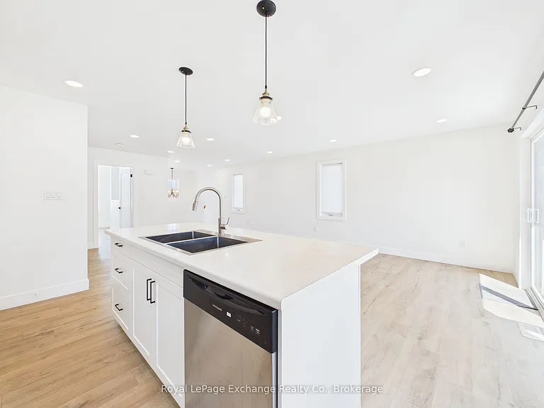 1085 Sutton St — Photo 6
