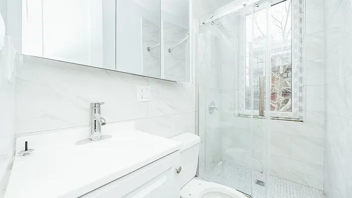 Rented by Nooklyn NYC LLC | media 71