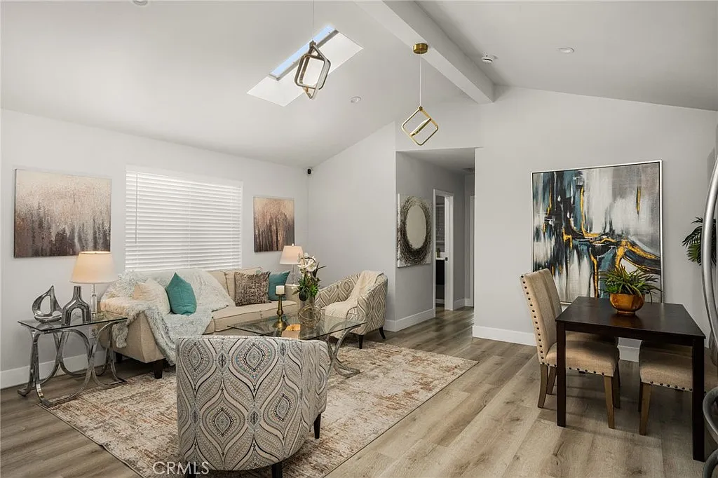 3 bed, 1026 sqft, $4,800 — Photo 2
