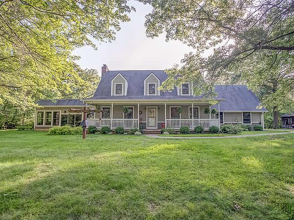 2nd image of 8300 Woodland Path