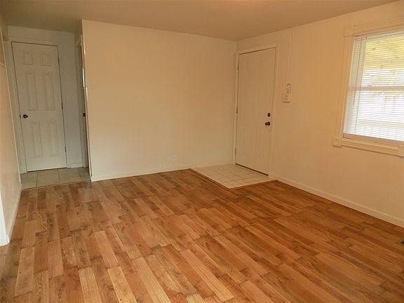 3rd image of 1425 Columbian Ave