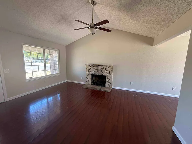 1 Deertree Ct — Photo 6