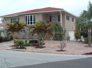 909 Bay Point Dr, Madeira Beach, FL 33708