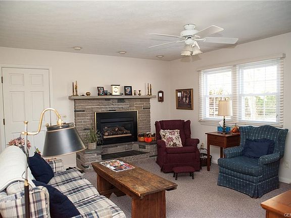 3rd image of 70 Holiday Ln