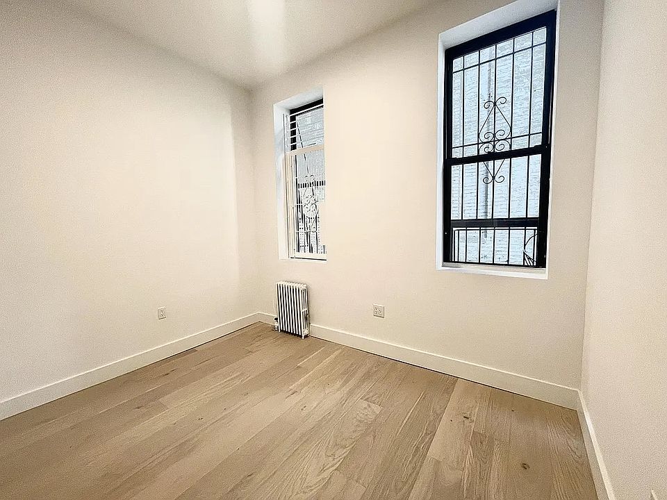 2nd image of 27 Saint Marks Pl #2B